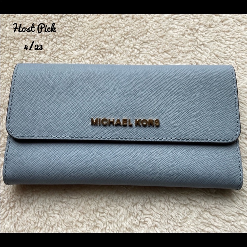 HOLD ~ HP ๐ Michael Kors Tri-Fold Wallet - Picture 1 of 7